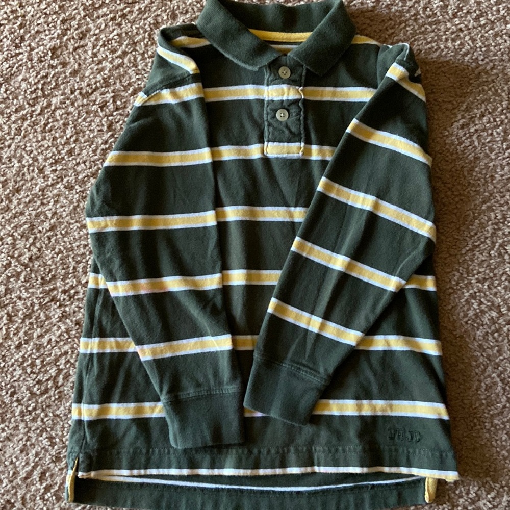 Boys size 6 Like new shirt